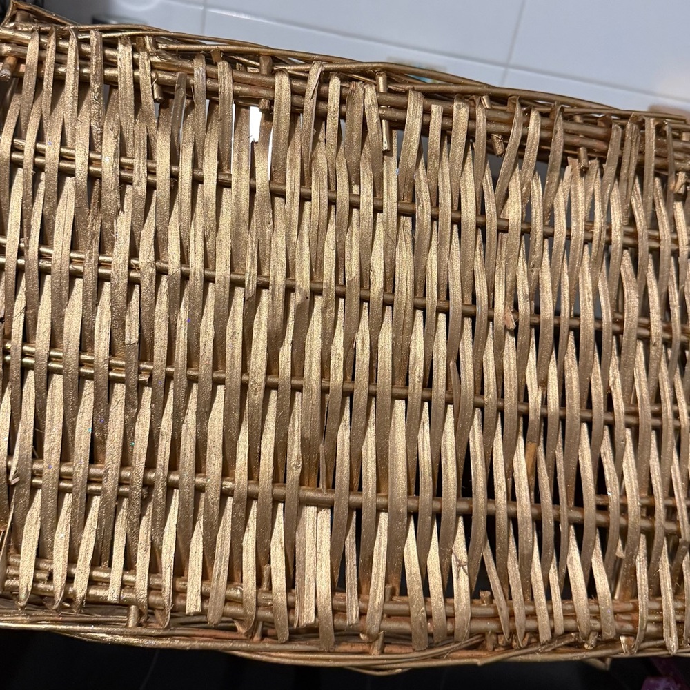 Large Wicker Basket with Handle - Picture 5 of 5